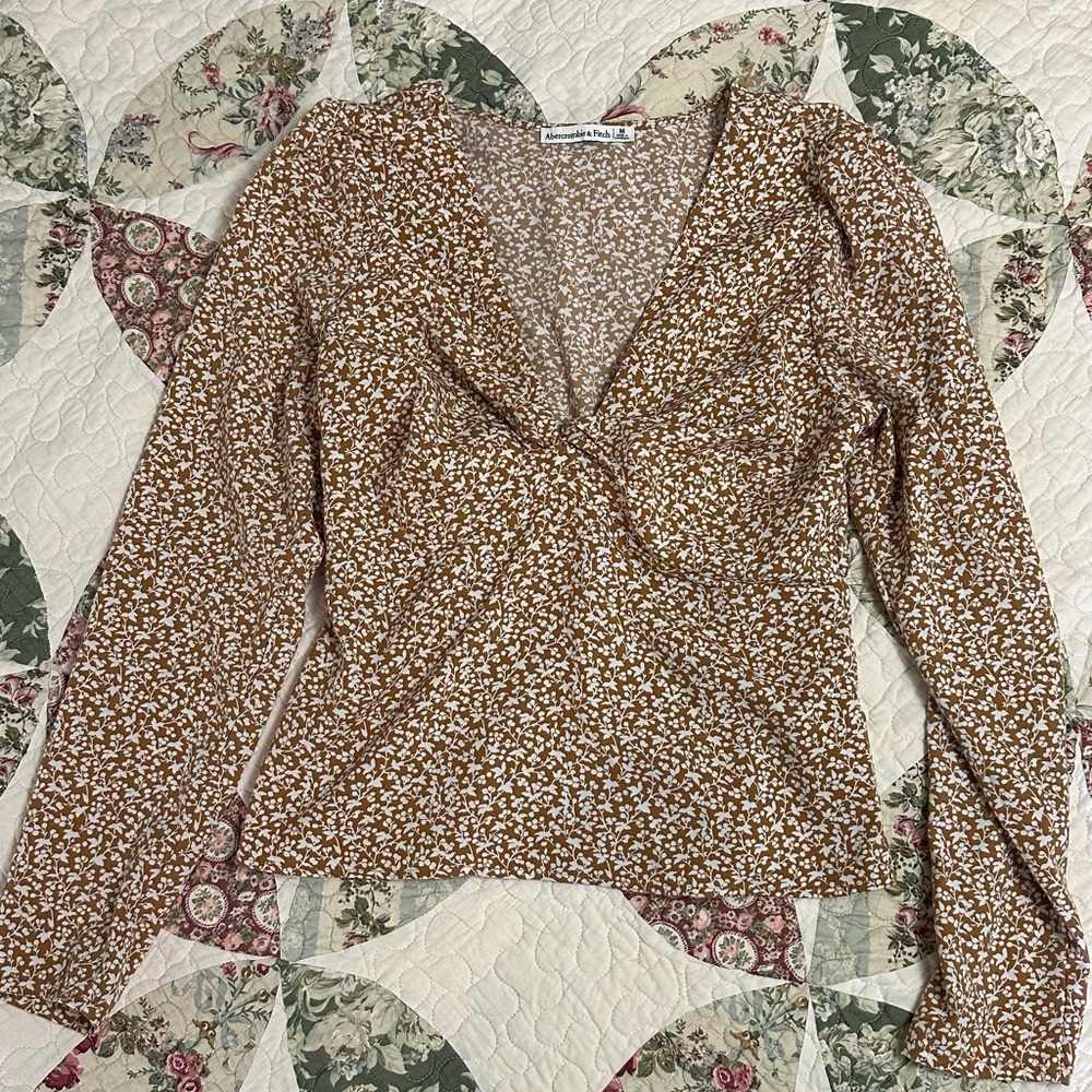 Abercrombie & Fitch top